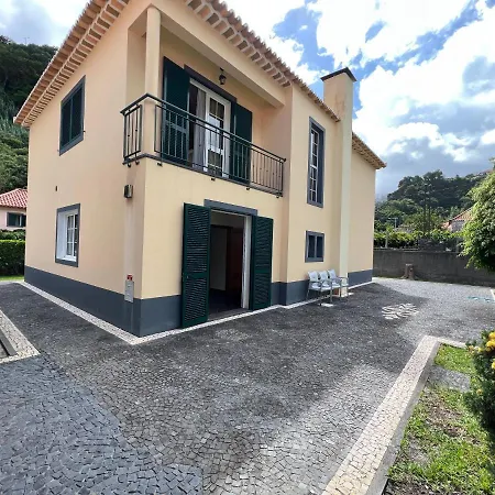 Briola By Analodges *