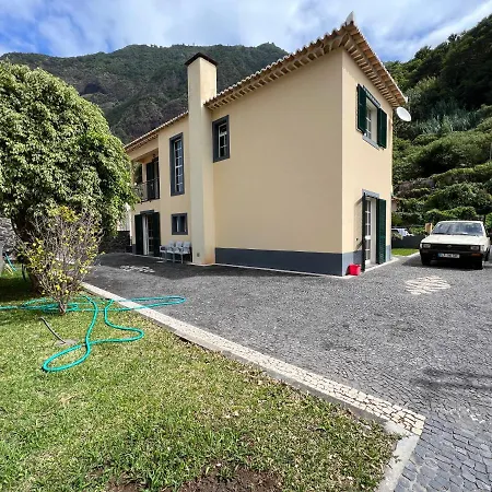 Briola By Analodges *