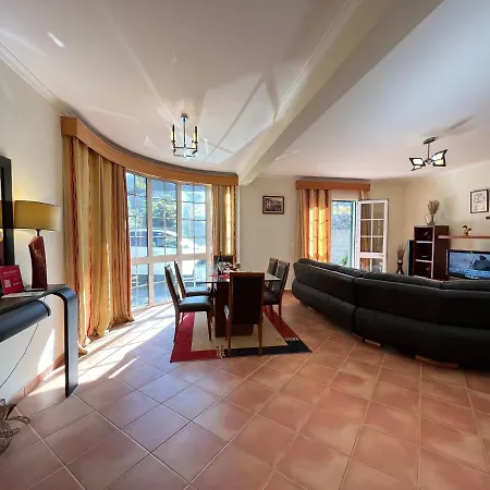 Briola By Analodges *