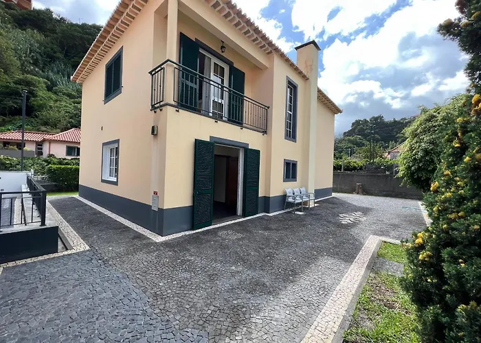 Briola By Analodges *